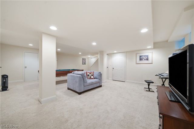 644 Clinton Lane, Highland Heights, OH 44143