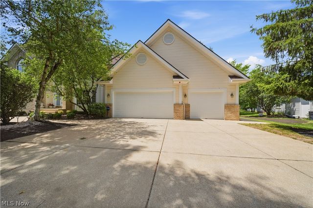 644 Clinton Lane, Highland Heights, OH 44143