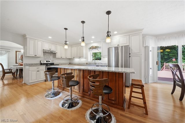 644 Clinton Lane, Highland Heights, OH 44143