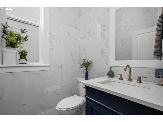 5034 Nw DEERHAVEN Ter, Portland, OR 97229