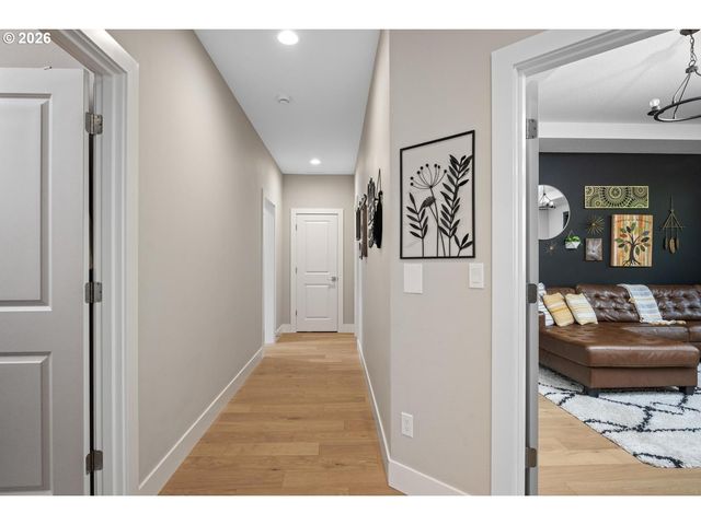 5034 Nw DEERHAVEN Ter, Portland, OR 97229