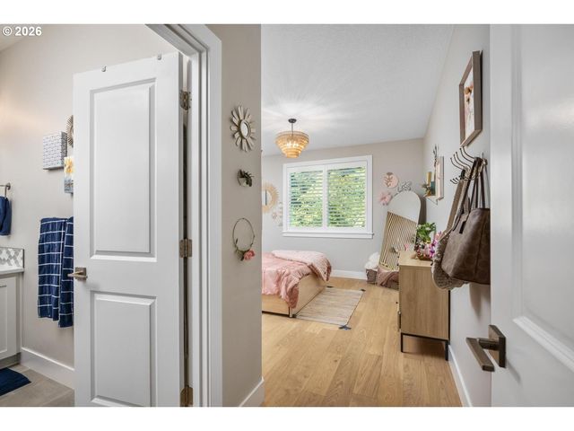 5034 Nw DEERHAVEN Ter, Portland, OR 97229