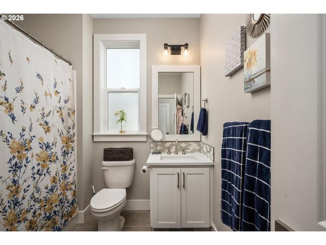 5034 Nw DEERHAVEN Ter, Portland, OR 97229
