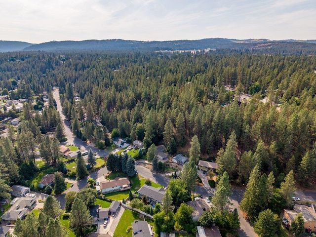 15505 N Cincinnati Dr, Spokane, WA 99208