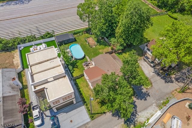 15 Volker Ln, Livingston Twp., NJ 07039