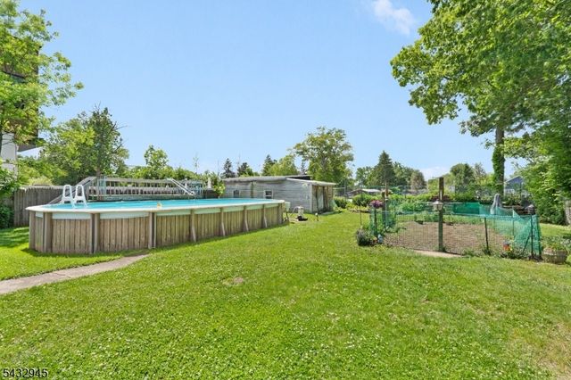 15 Volker Ln, Livingston Twp., NJ 07039