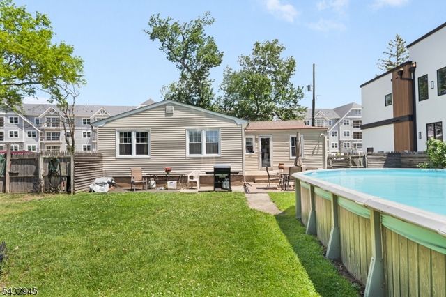 15 Volker Ln, Livingston Twp., NJ 07039