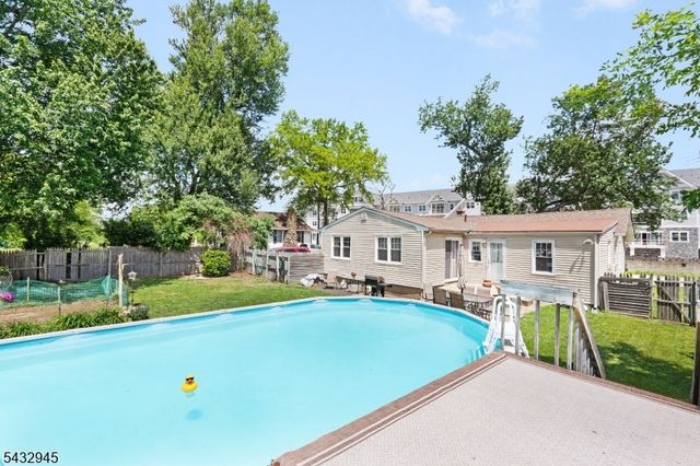 15 Volker Ln, Livingston Twp., NJ 07039