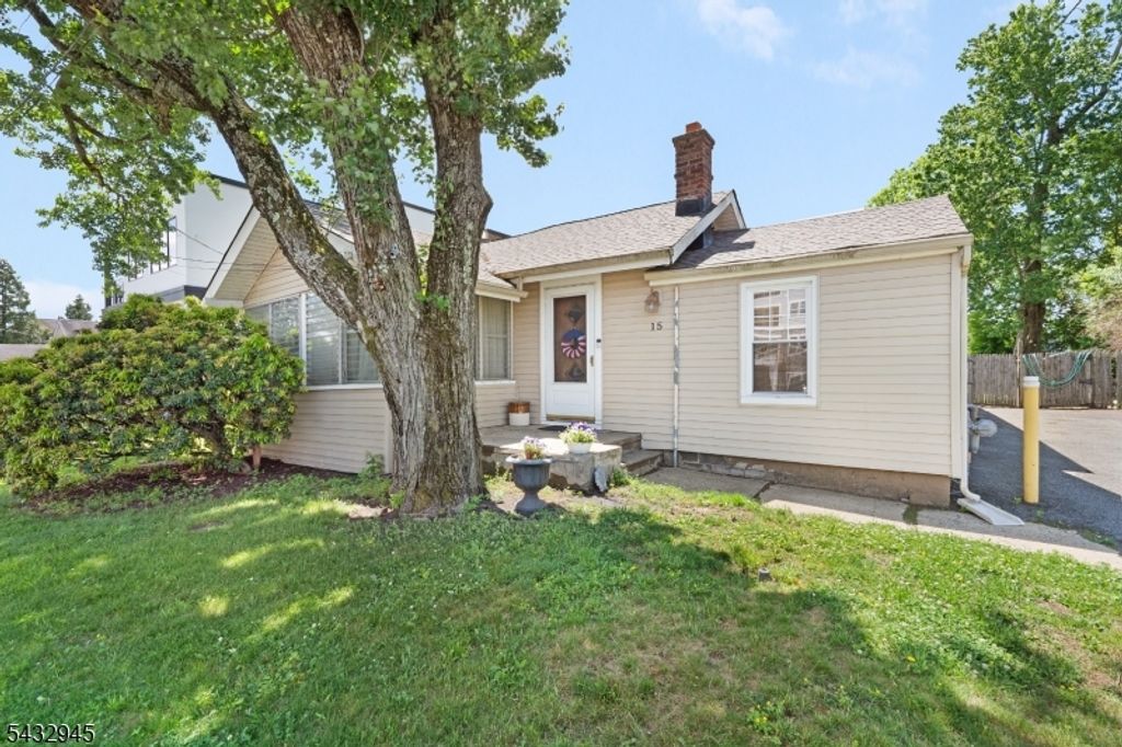15 Volker Ln, Livingston Twp., NJ 07039
