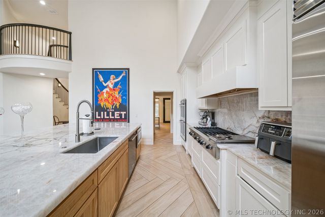 6960 Foxbriar Drive, Tulsa, OK 74132