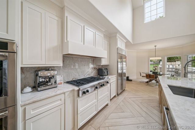 6960 Foxbriar Drive, Tulsa, OK 74132