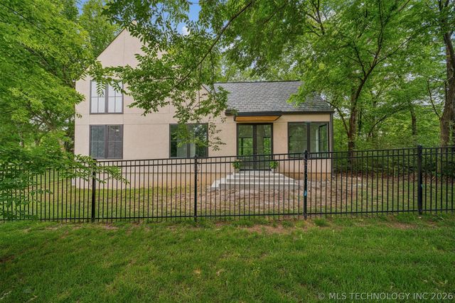 6960 Foxbriar Drive, Tulsa, OK 74132
