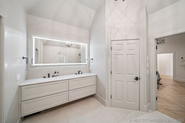 6960 Foxbriar Drive, Tulsa, OK 74132