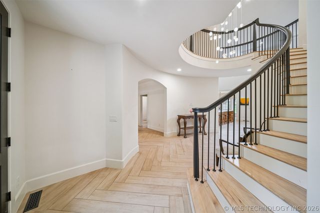 6960 Foxbriar Drive, Tulsa, OK 74132