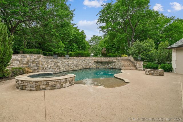 6960 Foxbriar Drive, Tulsa, OK 74132