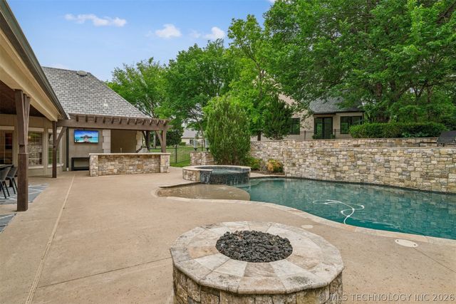6960 Foxbriar Drive, Tulsa, OK 74132