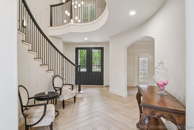 6960 Foxbriar Drive, Tulsa, OK 74132