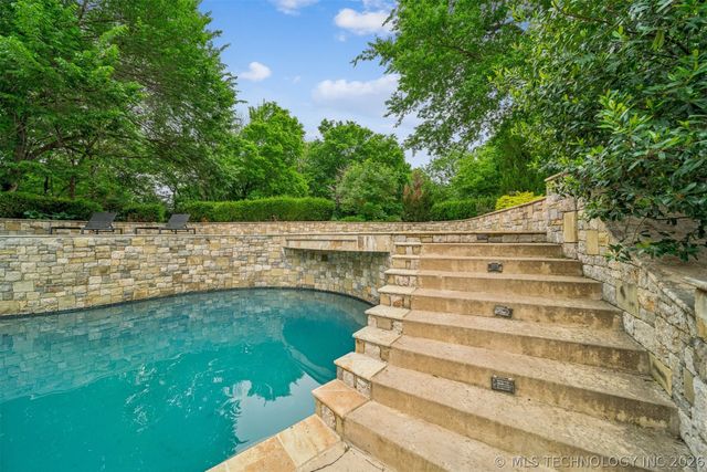 6960 Foxbriar Drive, Tulsa, OK 74132