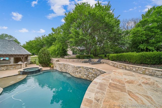6960 Foxbriar Drive, Tulsa, OK 74132