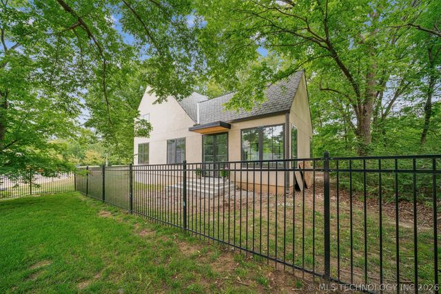 6960 Foxbriar Drive, Tulsa, OK 74132