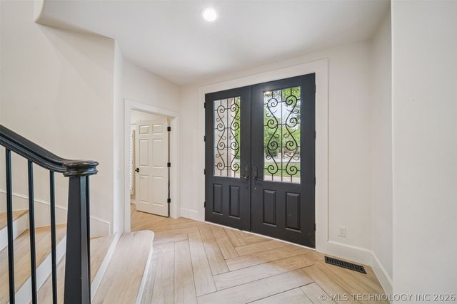 6960 Foxbriar Drive, Tulsa, OK 74132