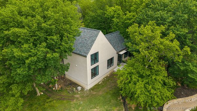 6960 Foxbriar Drive, Tulsa, OK 74132