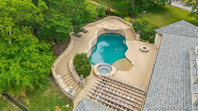 6960 Foxbriar Drive, Tulsa, OK 74132