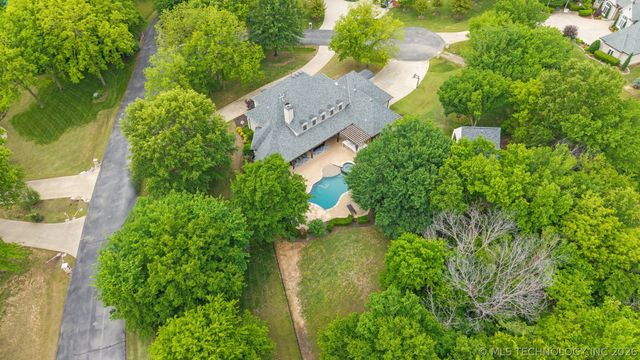 6960 Foxbriar Drive, Tulsa, OK 74132