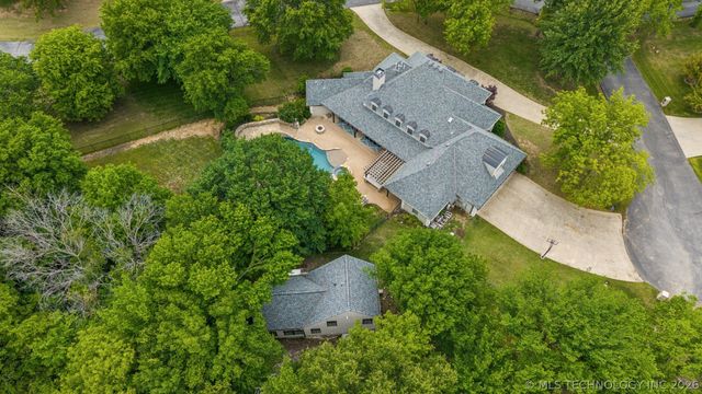 6960 Foxbriar Drive, Tulsa, OK 74132