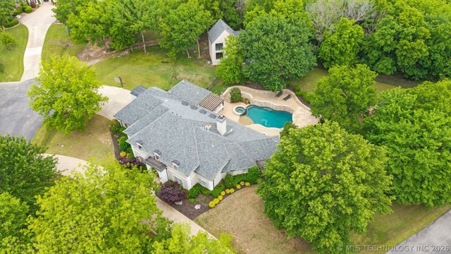 6960 Foxbriar Drive, Tulsa, OK 74132