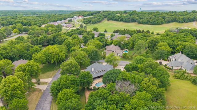 6960 Foxbriar Drive, Tulsa, OK 74132