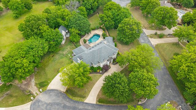 6960 Foxbriar Drive, Tulsa, OK 74132