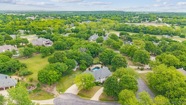 6960 Foxbriar Drive, Tulsa, OK 74132