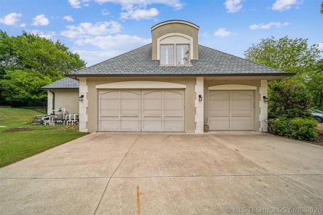 6960 Foxbriar Drive, Tulsa, OK 74132