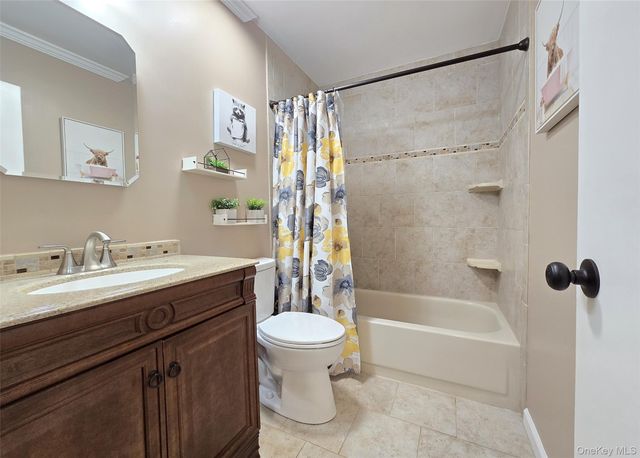 392 Clubhouse Court, Coram, NY 11727