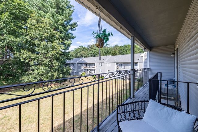 84 Tennis Plaza Rd 64, Dracut, MA 01826