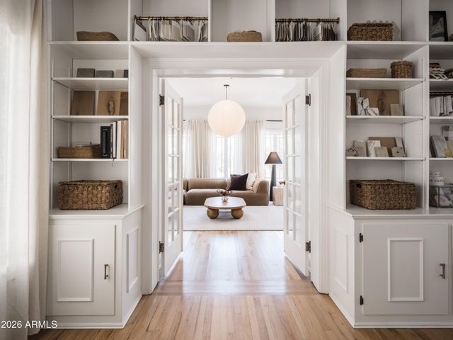 926 W LYNWOOD Street, Phoenix, AZ 85007