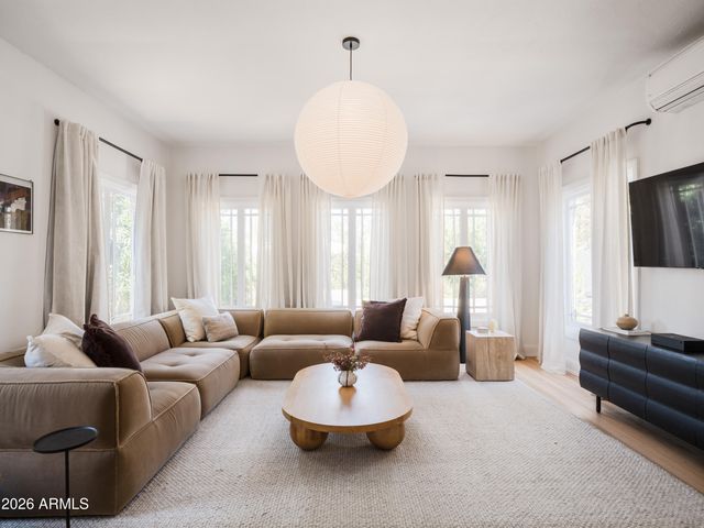 926 W LYNWOOD Street, Phoenix, AZ 85007