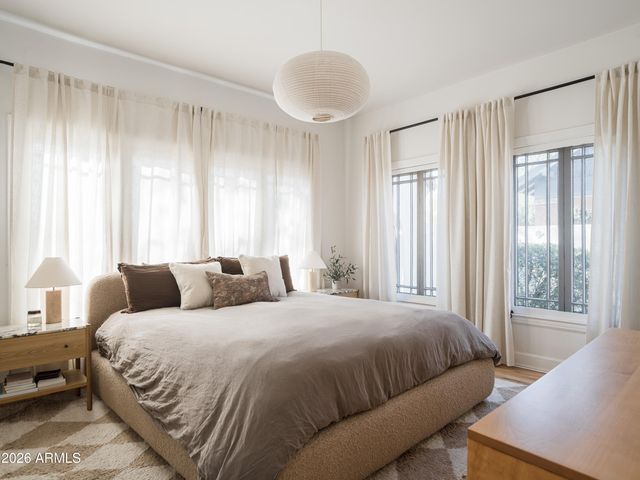 926 W LYNWOOD Street, Phoenix, AZ 85007