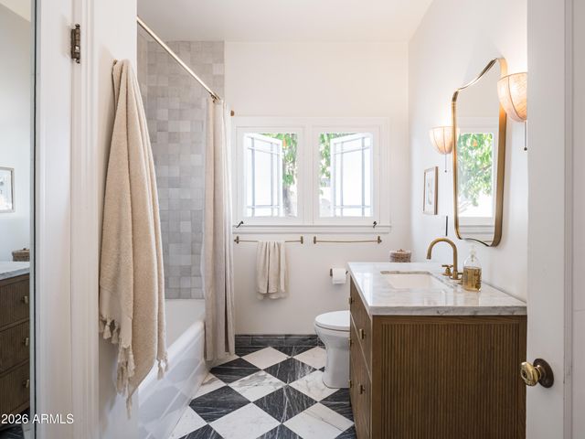 926 W LYNWOOD Street, Phoenix, AZ 85007