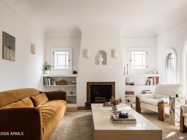 926 W LYNWOOD Street, Phoenix, AZ 85007