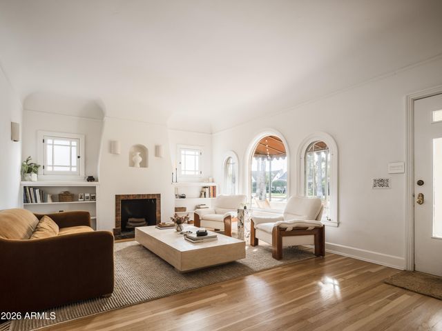 926 W LYNWOOD Street, Phoenix, AZ 85007