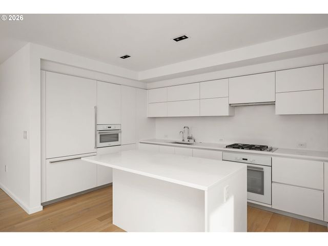 1075 Nw NORTHRUP St 2414, Portland, OR 97209