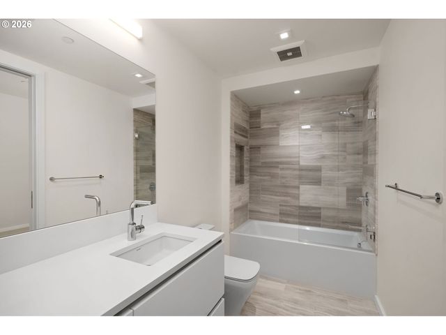 1075 Nw NORTHRUP St 2414, Portland, OR 97209