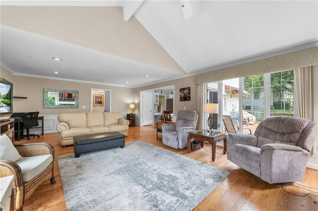 11815 Pennsylvania Avenue, Kansas City, MO 64114