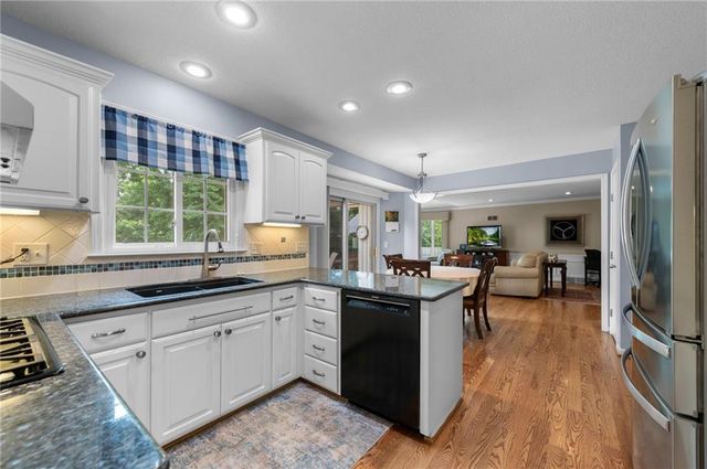 11815 Pennsylvania Avenue, Kansas City, MO 64114