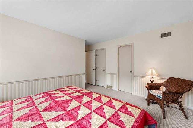 11815 Pennsylvania Avenue, Kansas City, MO 64114