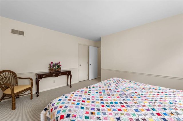 11815 Pennsylvania Avenue, Kansas City, MO 64114