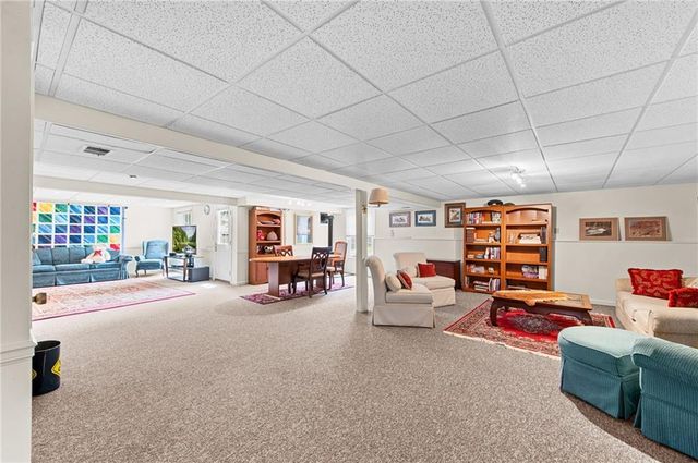 11815 Pennsylvania Avenue, Kansas City, MO 64114