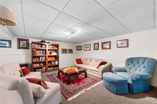 11815 Pennsylvania Avenue, Kansas City, MO 64114